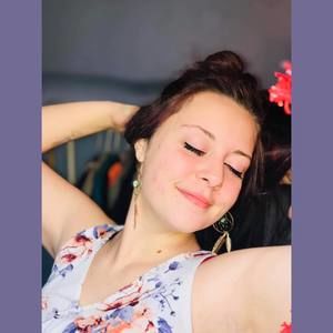 Meet your Posher, Alyssa